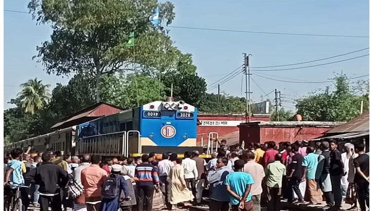 বগুড়ার সোনাতলায় ট্রেনের ধাক্কায় মা-ছেলের মৃত্যু
